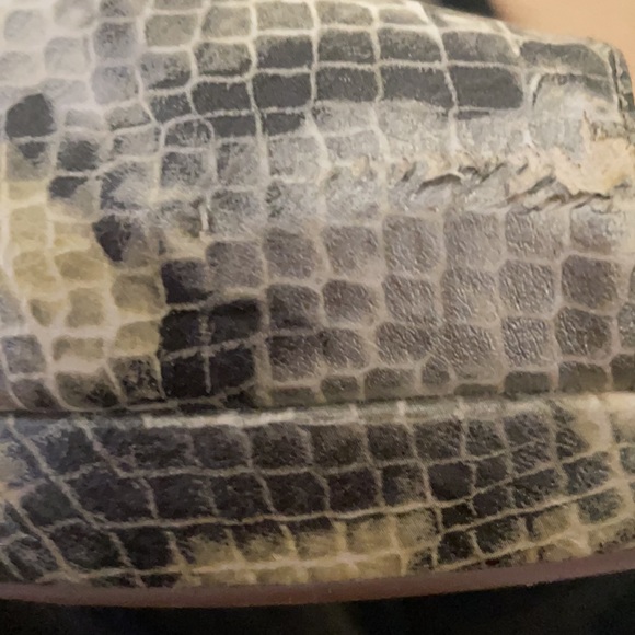 Faux snakeskin peep toe platform - Picture 3 of 3